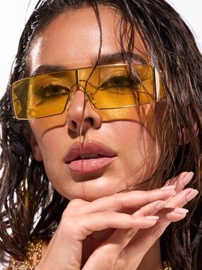 AKIRA LEMON TWIST SUNGLASSES Size O/SO/S